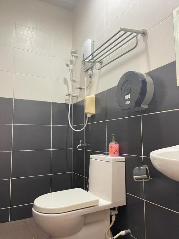 Koupelna v ubytování Ze Xiang Hotel - Desa Jaya Ikea Self Check in
