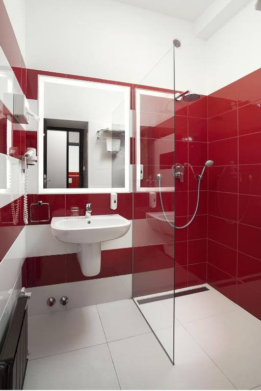 Koupelna v ubytování Rubin Wellness & Conference Hotel