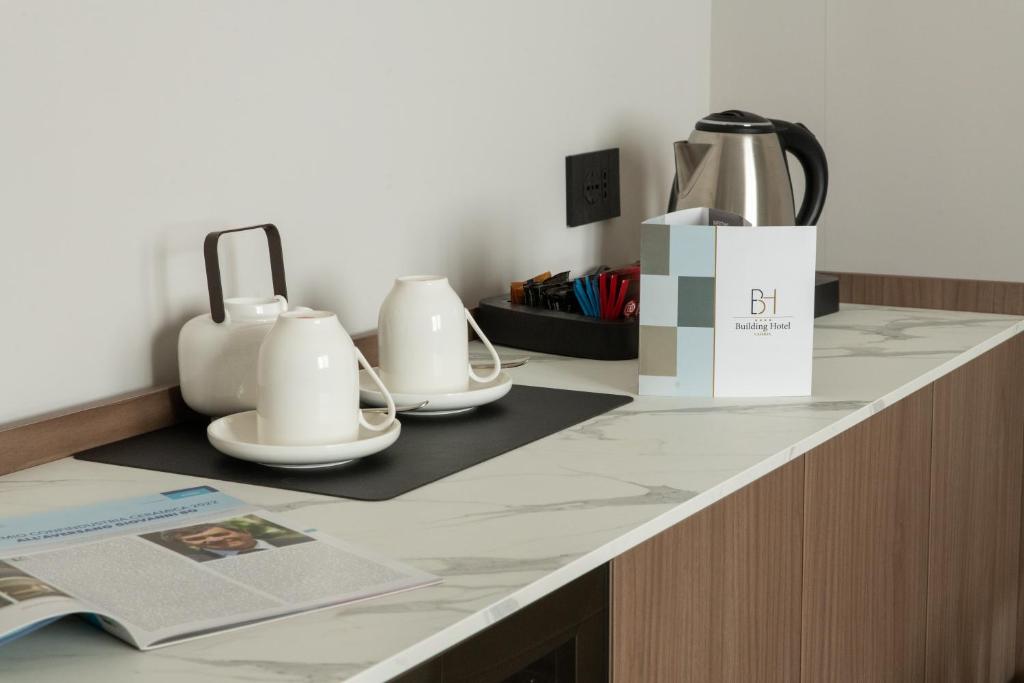 Příslušenství pro přípravu čaje a kávy v ubytování Building Hotel