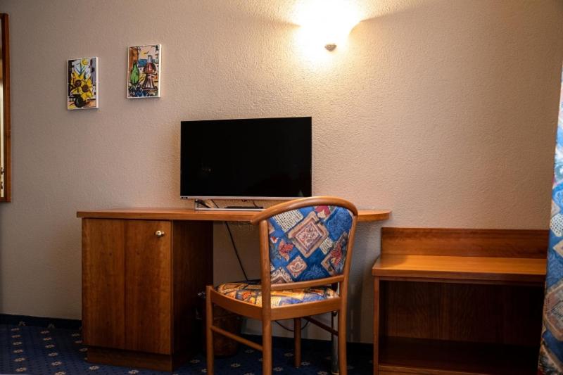 A television and/or entertainment centre at PanoramaHotel Penegal