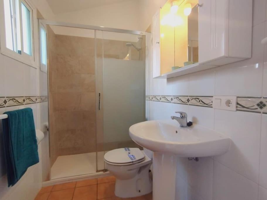 Zdjęcie z galerii obiektu Amazing 2 bedroom apartment, Oasis de Capistrano Nerja w mieście Nerja