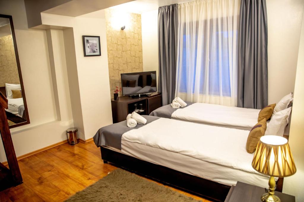 Postel nebo postele na pokoji v ubytování Velinov Boutique Hotel
