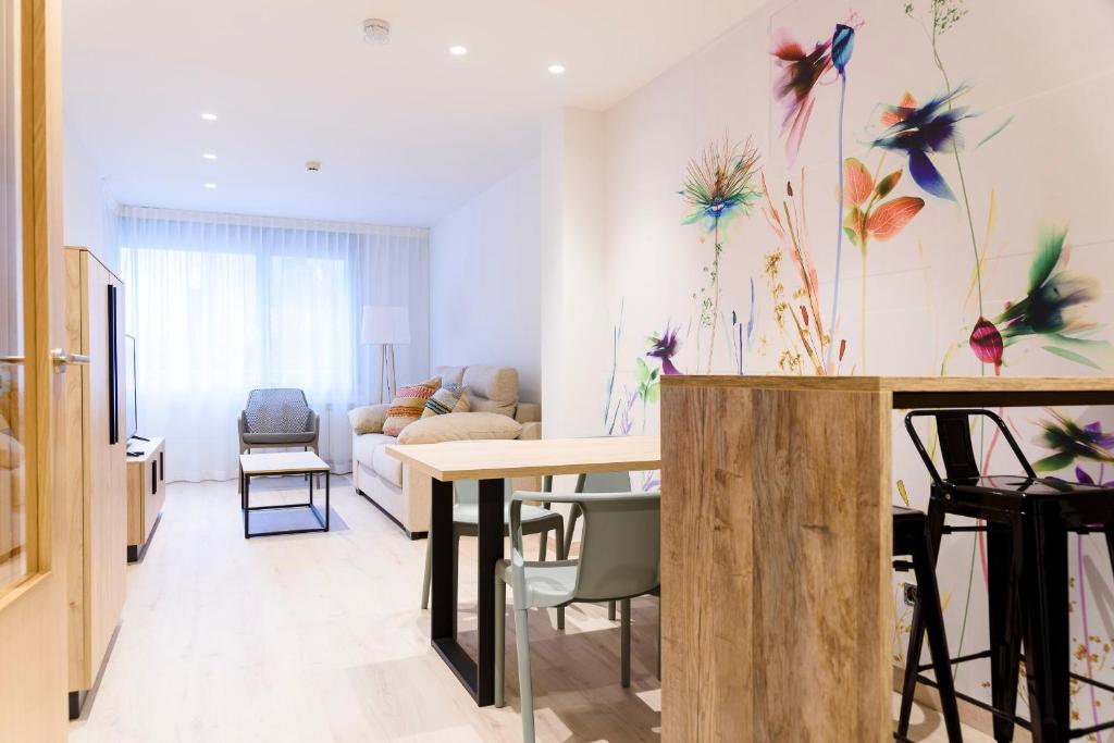 APARTHOTEL SALBURUA - One-Bedroom Apartment