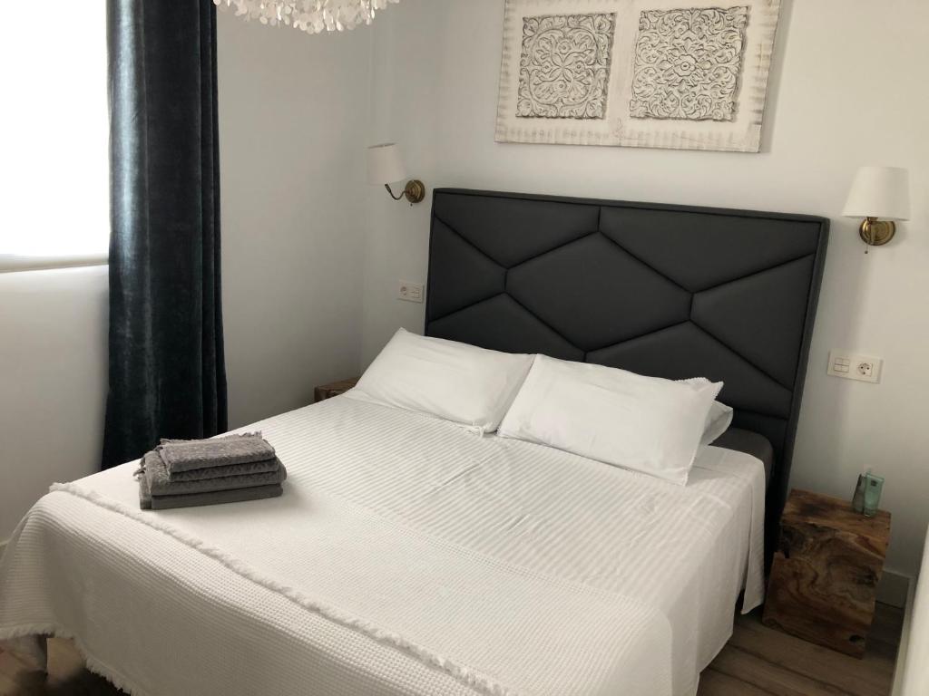 A bed or beds in a room at Apartamentos Tierra y Mar 1 -Arrecife