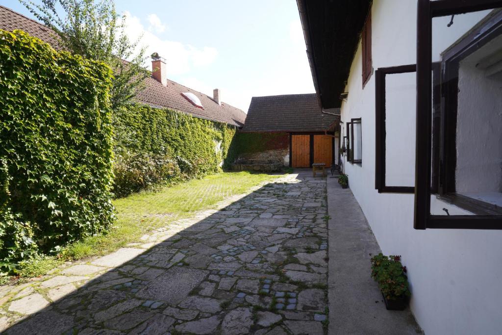 Byggingin sem the country house er í