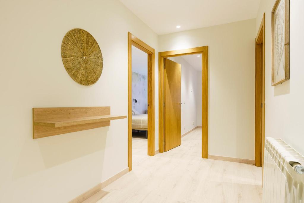 APARTHOTEL SALBURUA - Three-Bedroom Apartment