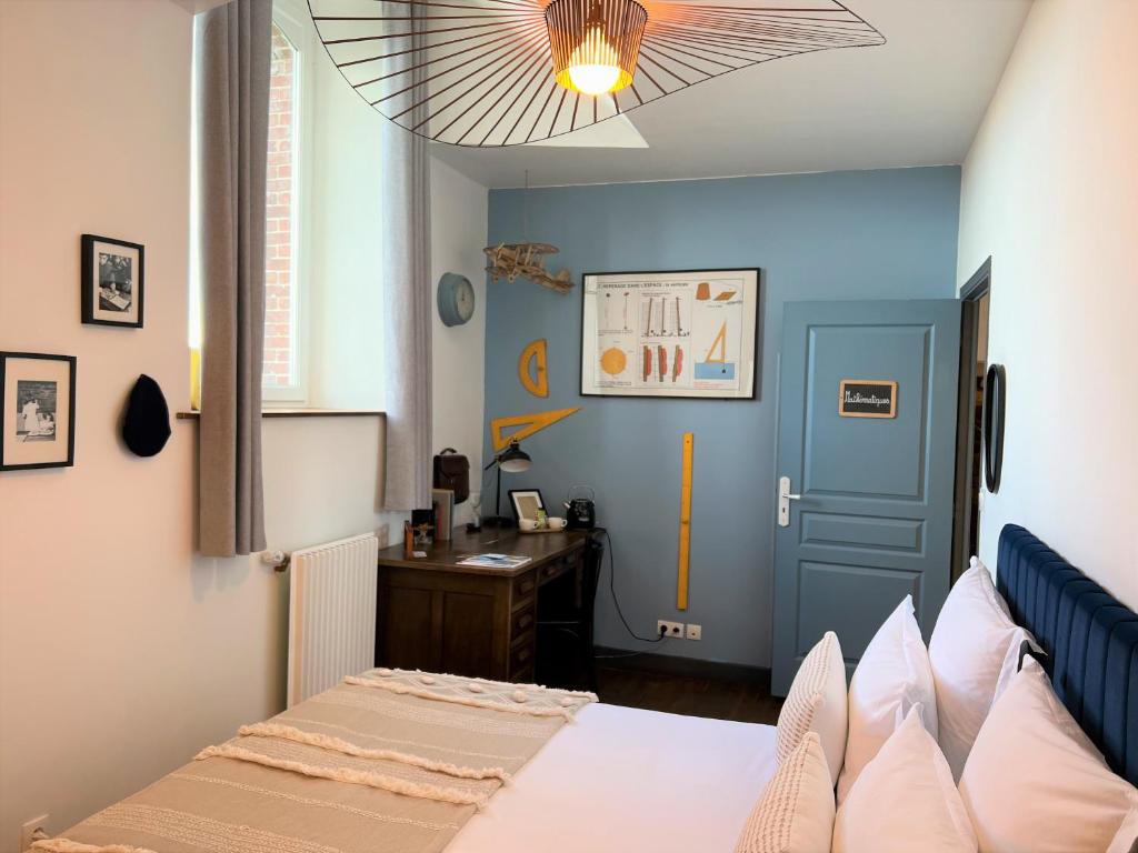 Postel nebo postele na pokoji v ubytování La Récréation - Chambres et Appartements