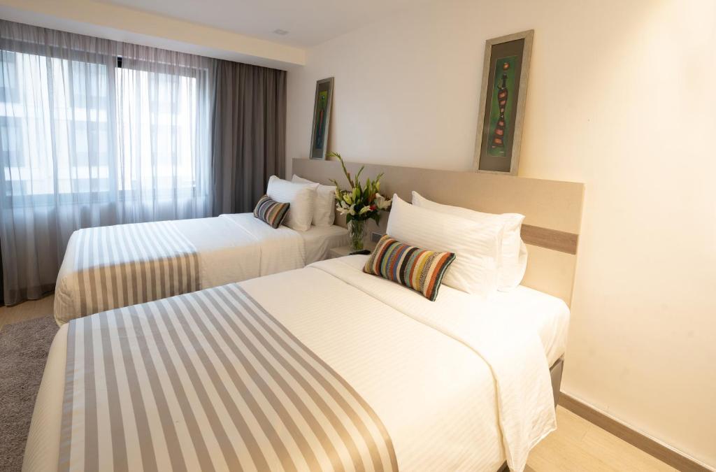 Postel nebo postele na pokoji v ubytování Sarova Imperial Hotel