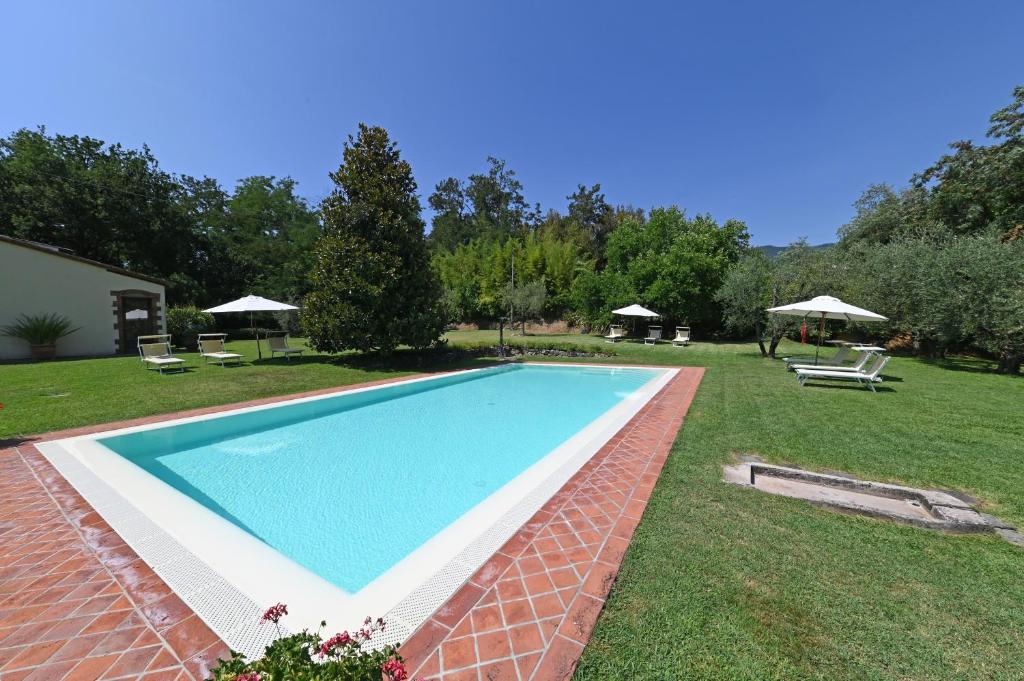 Bazén v ubytovaní Agriturismo Corte Stefani alebo v jeho blízkosti
