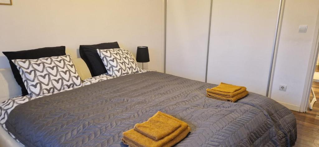 Łóżko lub łóżka w pokoju w obiekcie Apartman Franko- Jarun
