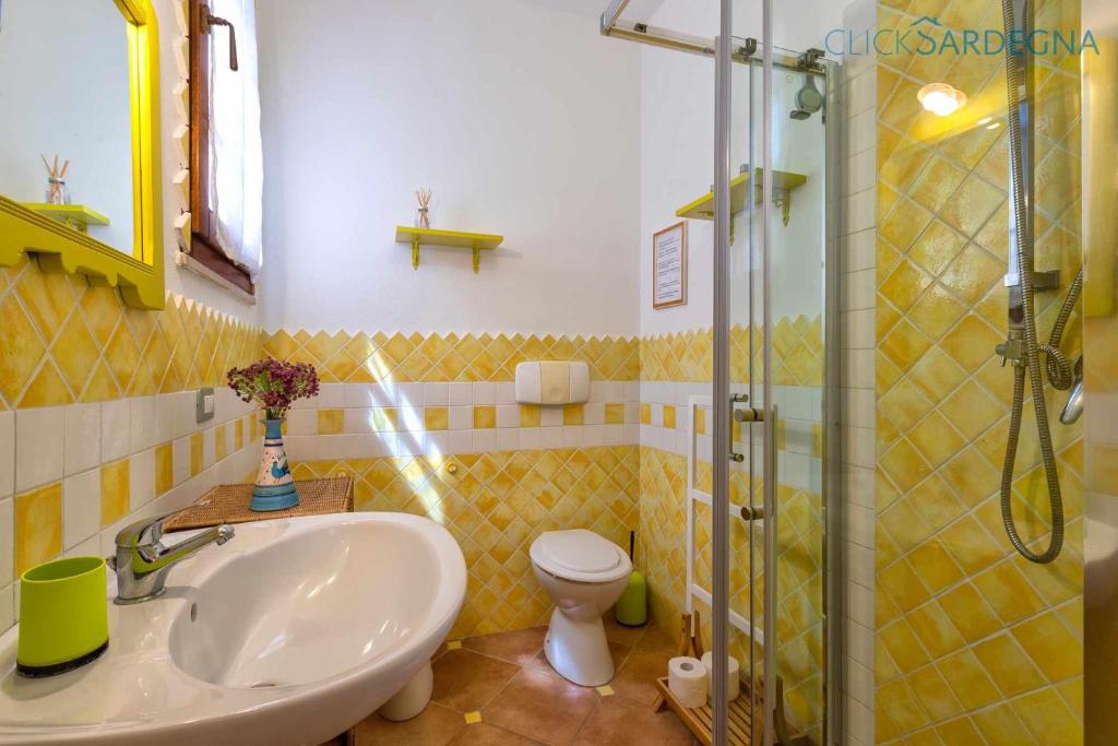 A bathroom at Alghero Villa Josephine con piscina e Parco per 8 ospiti