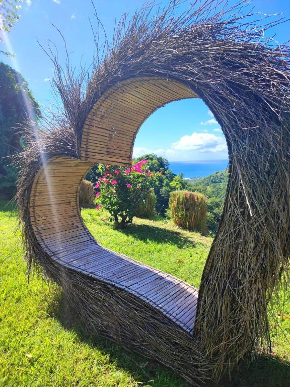 Zahrada ubytování Gîte 4 étoiles, la Vieille Sucrerie St Claude Guadeloupe, Jacuzzi Spa privatif, vue exceptionnelle sur la mer des Caraïbes