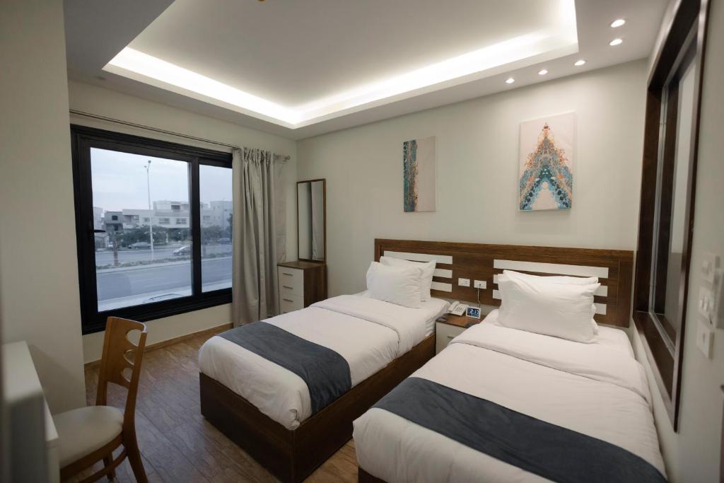 Postel nebo postele na pokoji v ubytování Royal Inn Residence New Cairo
