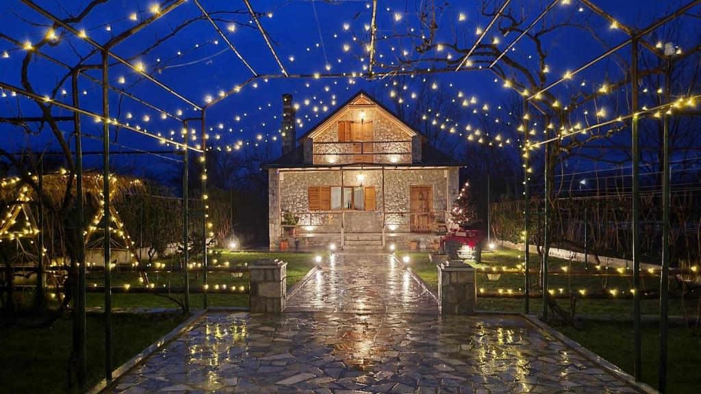 The Village House - Hizvo