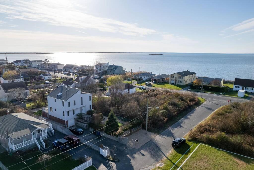 3 story beach waterview, 3 KING beds, golf putting green!