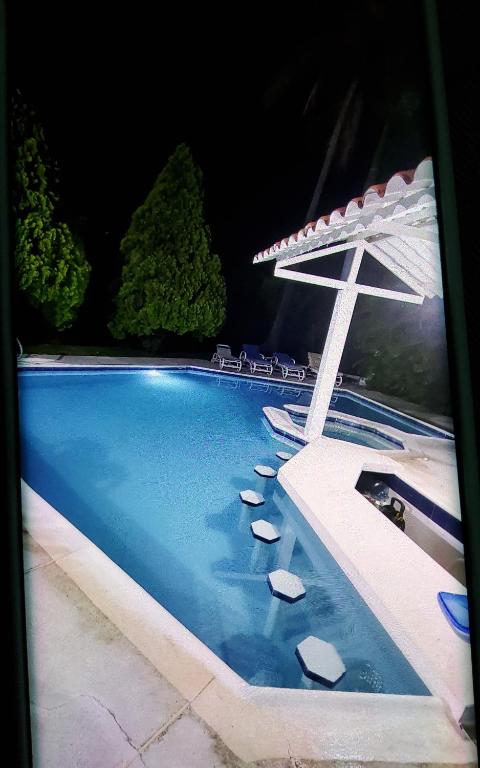 Casa de Verano Girardot Peñón - Huis Met Drie Slaapkamers