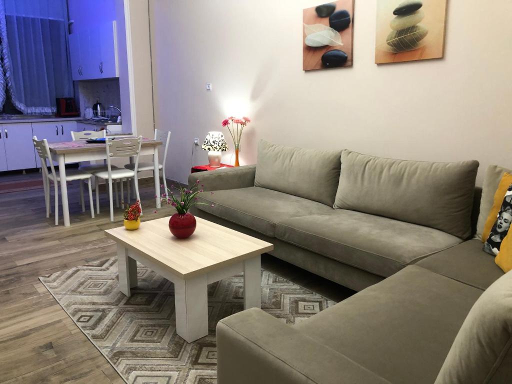 a living room with a couch and a table at Ani Apartament in Durrës