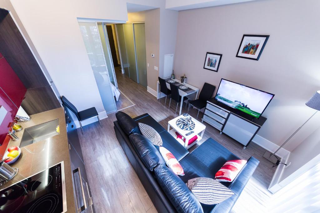 Upscale Suite at CN Tower, Metro Convention & Rogers Centre - 