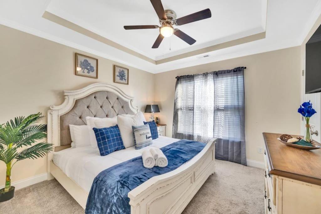 a bedroom with a large bed with a ceiling fan at Cozy 2B Townhouse King Bed Free Parking TV in BRs in Concord