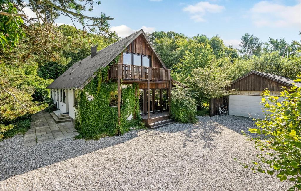 Κήπος έξω από το 4 Bedroom Lovely Home In Ebeltoft