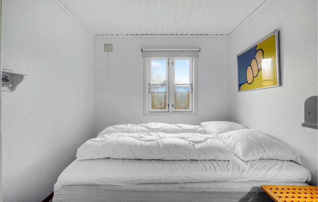 Postel nebo postele na pokoji v ubytování 3 Bedroom Amazing Home In Nykøbing Sj