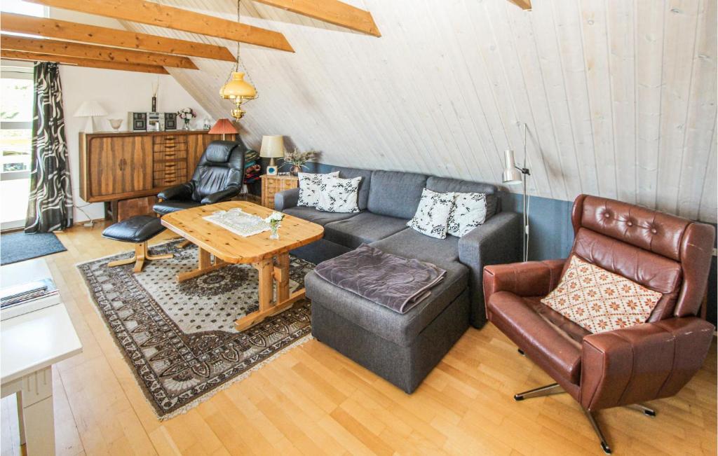 Posezení v ubytování 1 Bedroom Awesome Apartment In Samsø