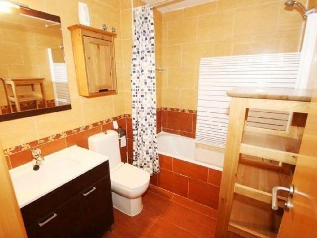 Kúpeľňa v ubytovaní Villa con piscina privada para 6 personas en Ametlla de Mar, a 4 km de la playa - HISP-217-32