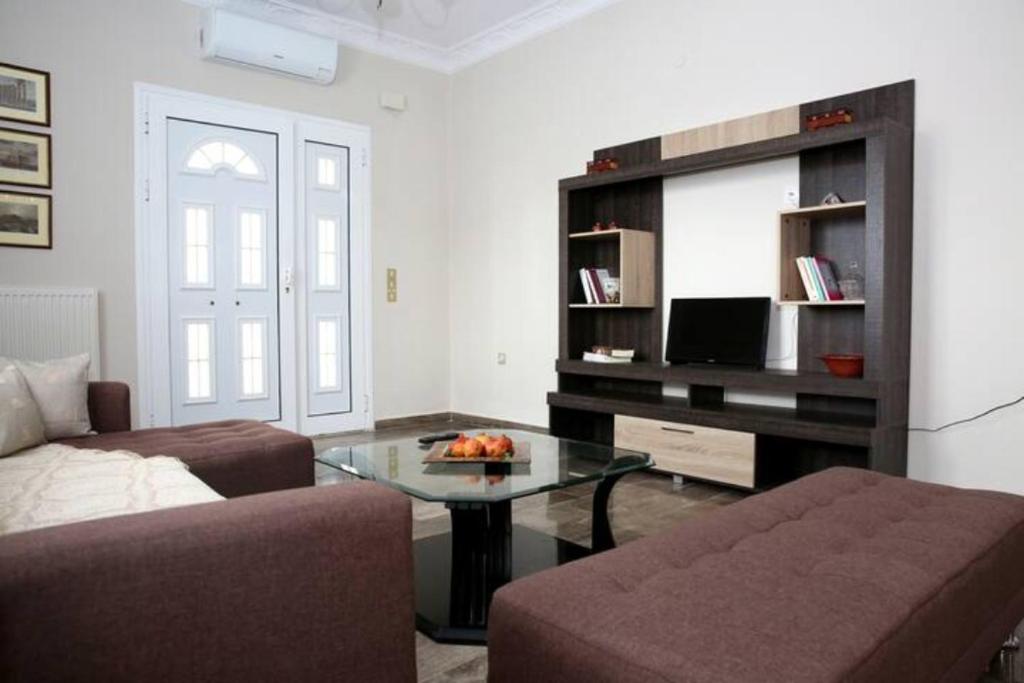 TV a/nebo společenská místnost v ubytování Kantouni House Kefalonia