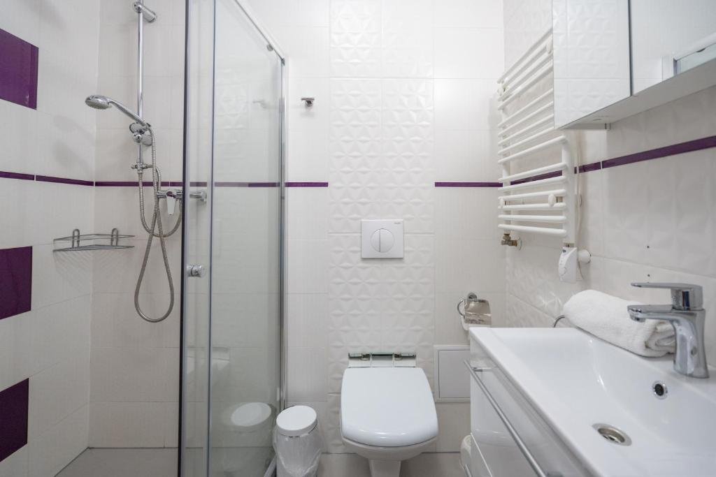 Kúpeľňa v ubytovaní Apartamenty Mała Szrenica - Okrzei 1C