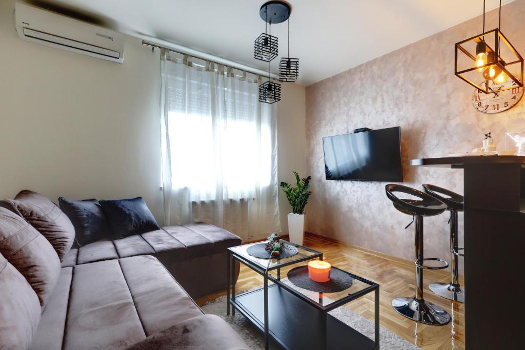 ENNA - new and cosy with private PARKING - One-Bedroom Apartment