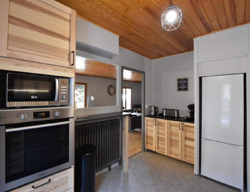 Kuchnia lub aneks kuchenny w obiekcie Chalet de montagne