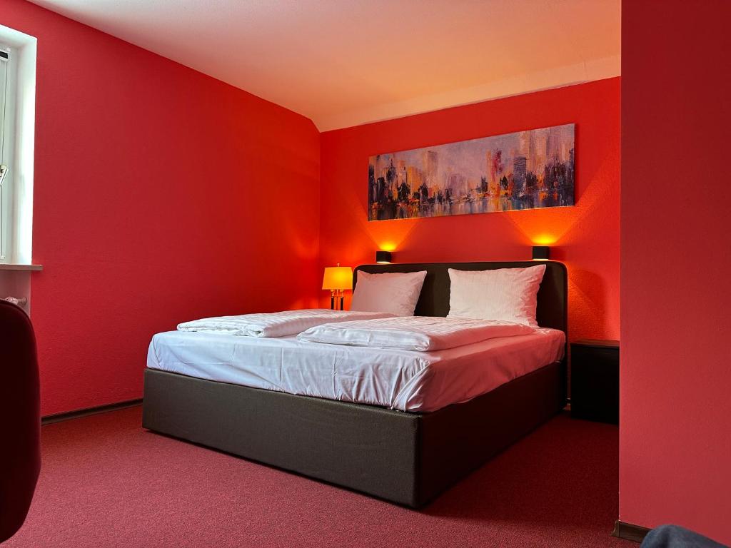 Postel nebo postele na pokoji v ubytování Maiers Hotel
