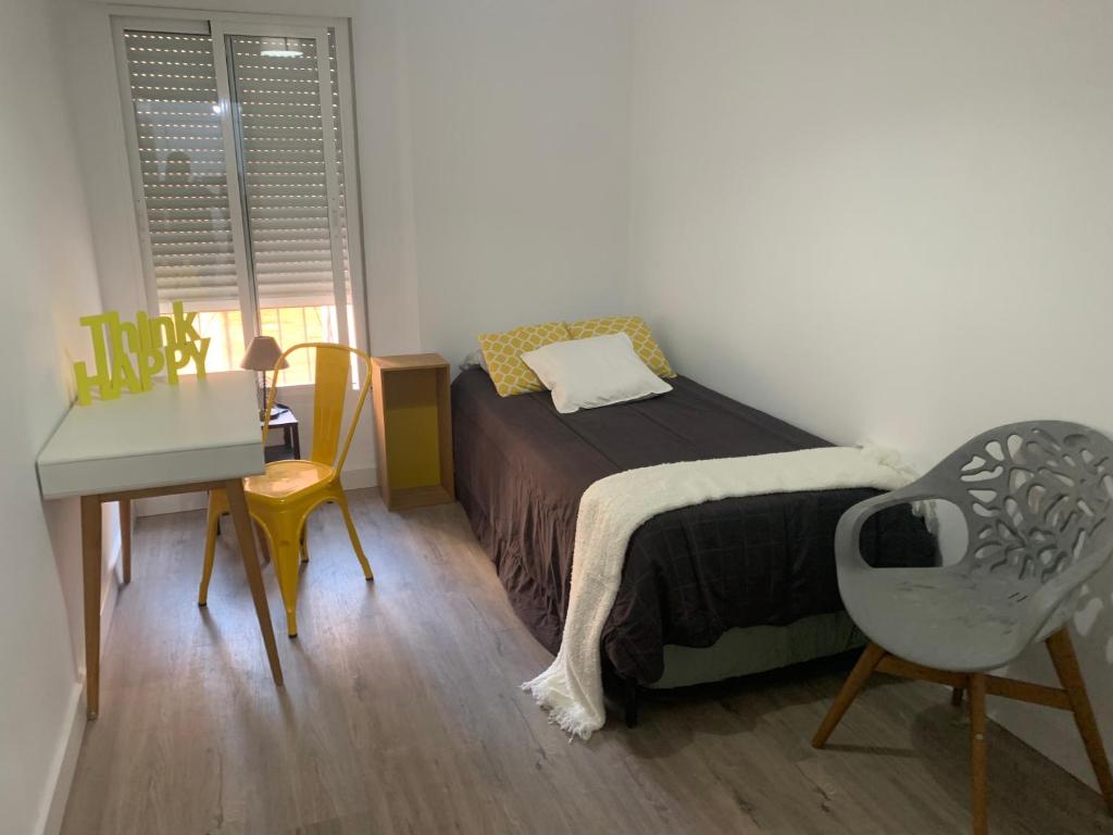 Postel nebo postele na pokoji v ubytování 3Centro Malaga especial grupos Parking gratis