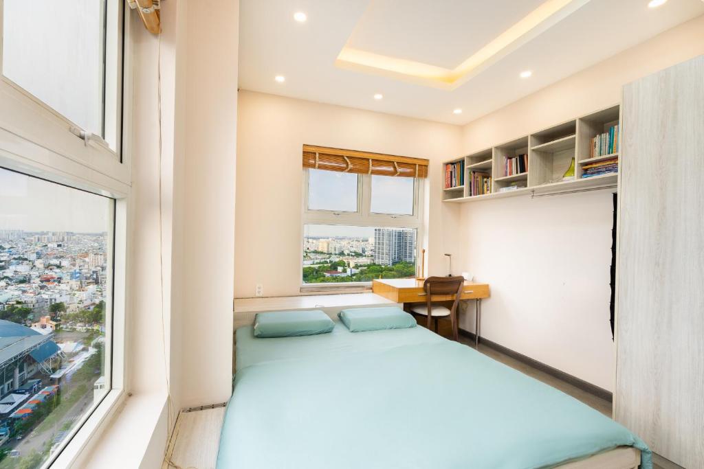 a bedroom with a bed and a window at Căn hộ cao cấp 3 sao quận 10 - Hong Dao House in Ho Chi Minh City