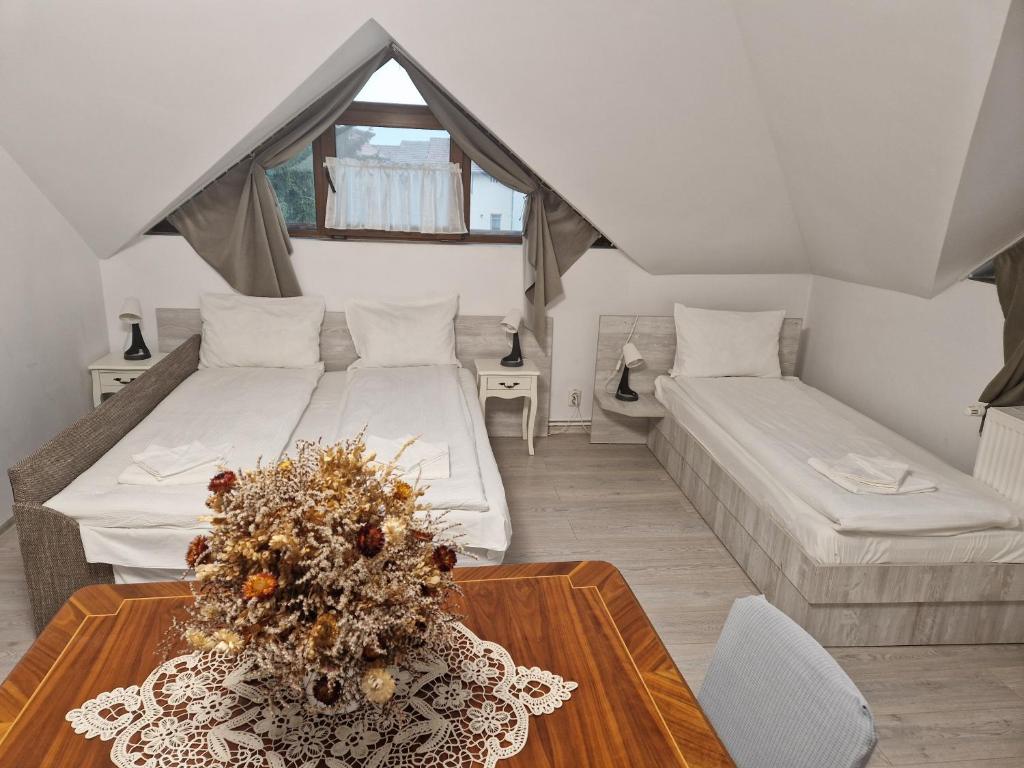 Voodi või voodid majutusasutuse Sepsi Relax toas