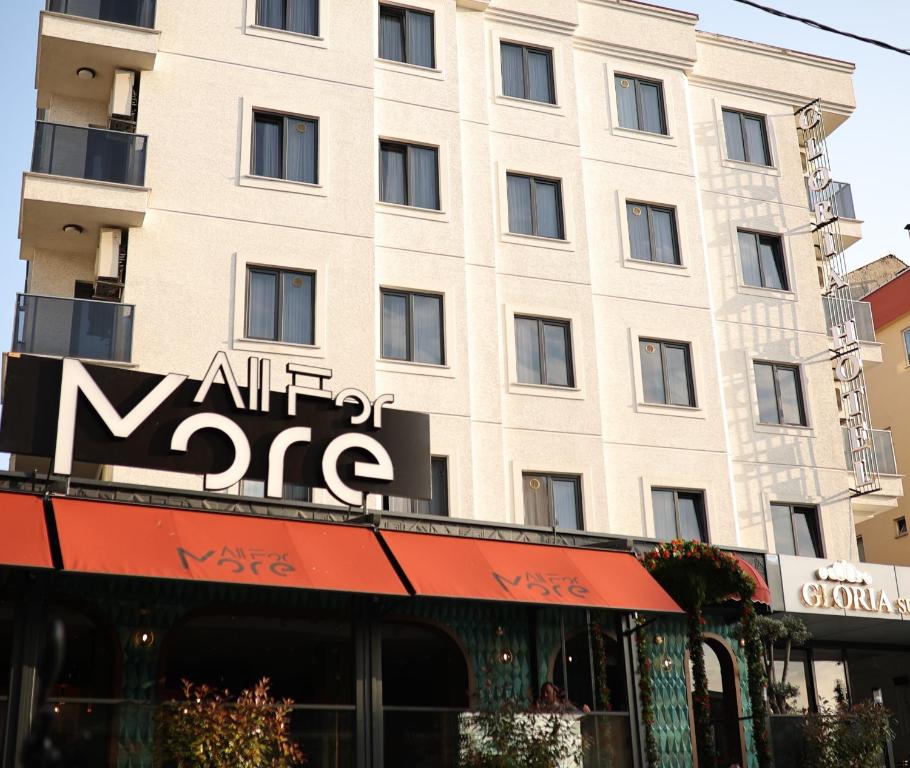 un edificio con un cartel en la parte delantera de una tienda en Gloria Suite Hotel, en Trabzon