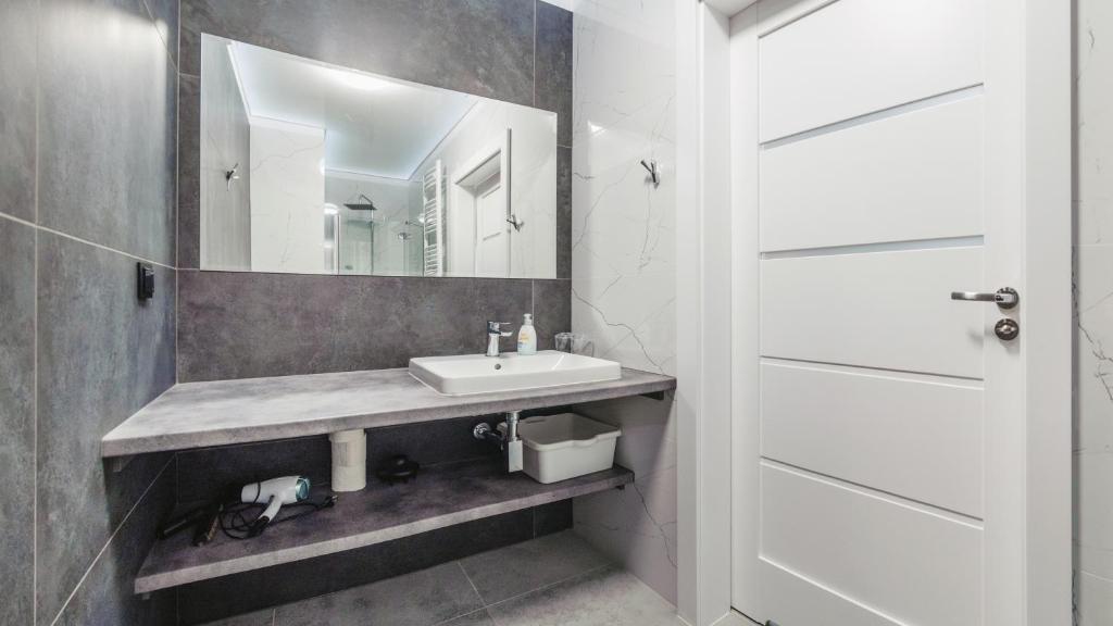 Kúpeľňa v ubytovaní Apartament Złota Perła z parkingiem 16 E Perłowa Przystań - Holiday City