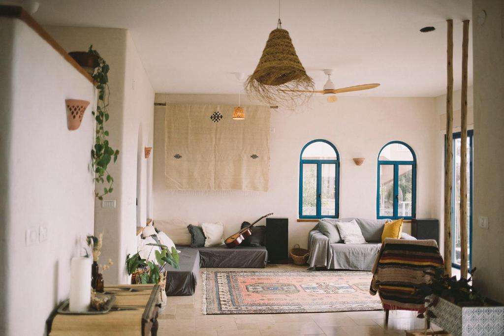 The Poet's House on the Hill - Housity