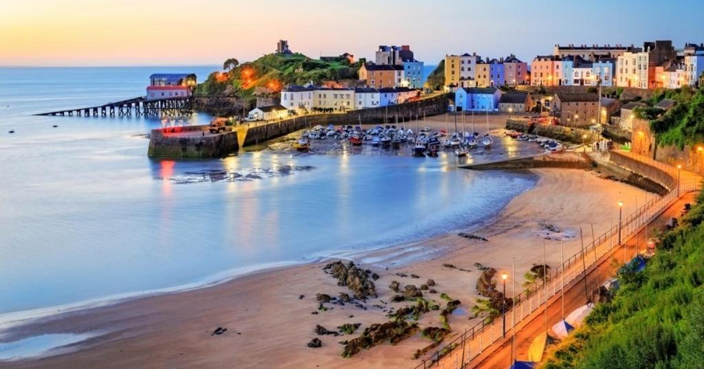 Sea Crest, Beautiful home in Tenby with sea views, Pembrokeshire