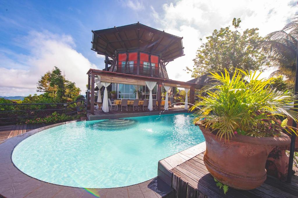 Bazén v ubytování Sinurambi Cottage Rental nebo v jeho okolí