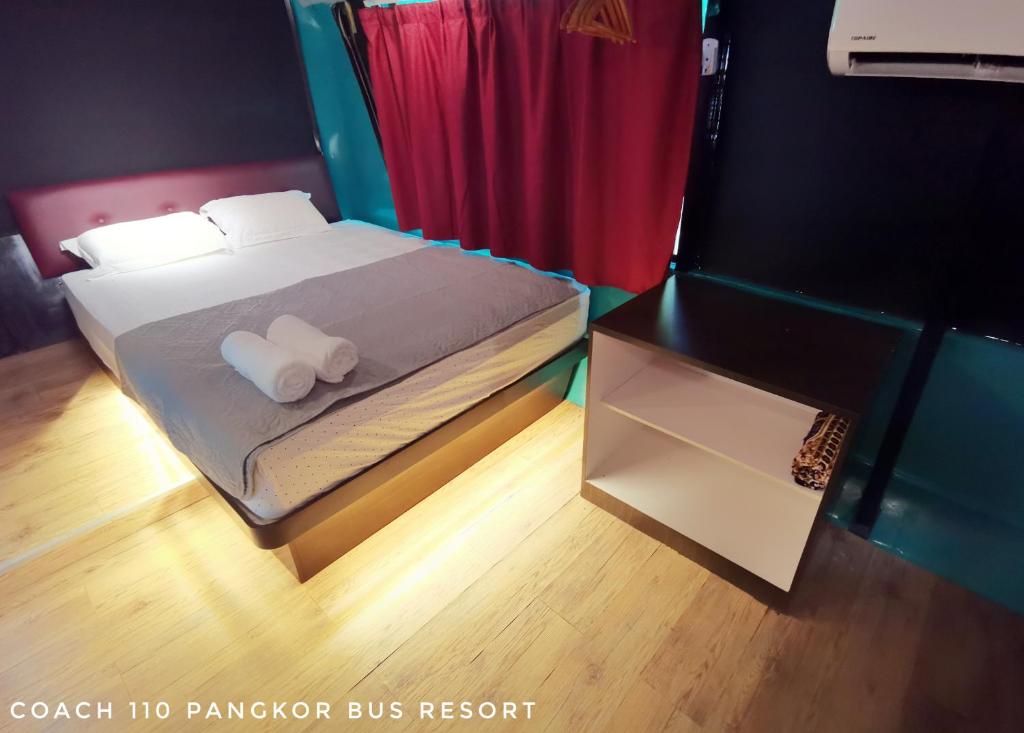 Postel nebo postele na pokoji v ubytování Pangkor Bus Resort by BESLA