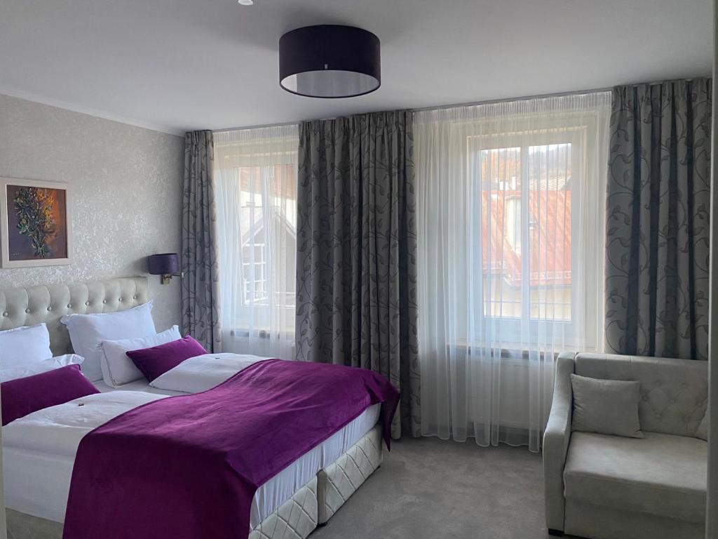 Rúm í herbergi á Hotel Radetzky