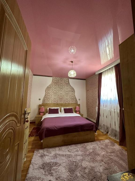 Postel nebo postele na pokoji v ubytování Guest House Elguja Qushashvili