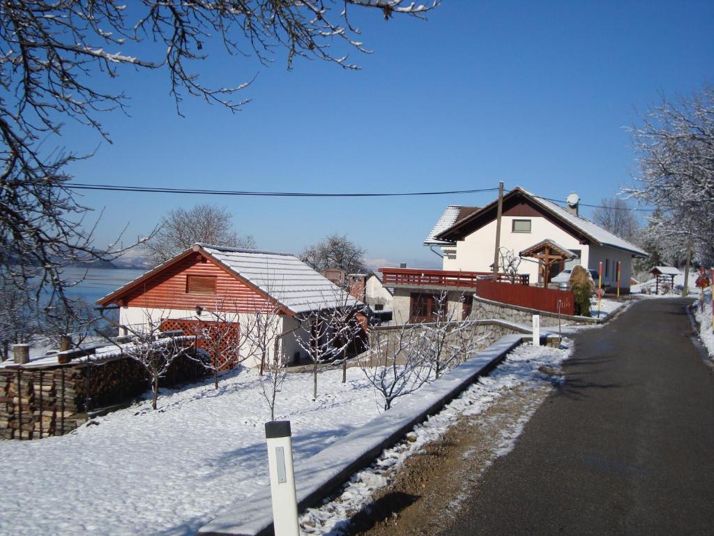 Prenočišča Jezero v zimě