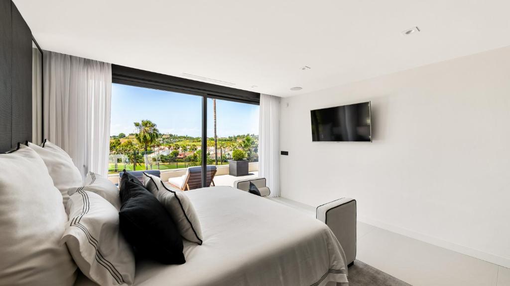 Villa Oak, Golf Valley, Nueva Andalucía, Marbella – Updated ...