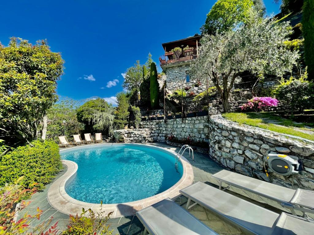 Bazén v ubytování Eden sul Lago di Como nebo v jeho okolí