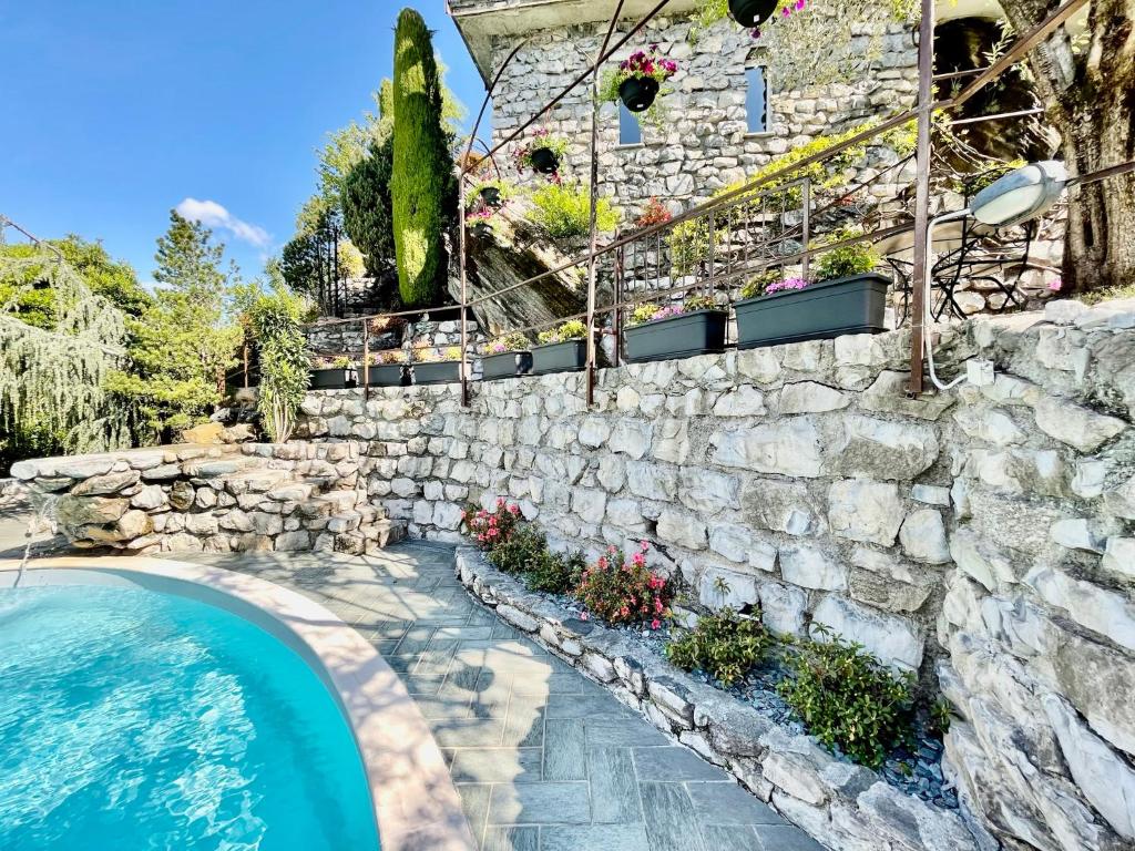 Bazén v ubytování Eden sul Lago di Como nebo v jeho okolí