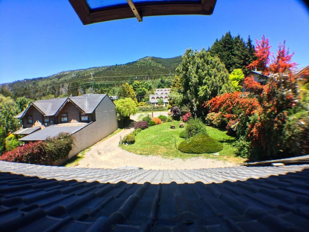 una vista desde el techo de una casa en Bungalows Luz del sur en San Carlos de Bariloche
