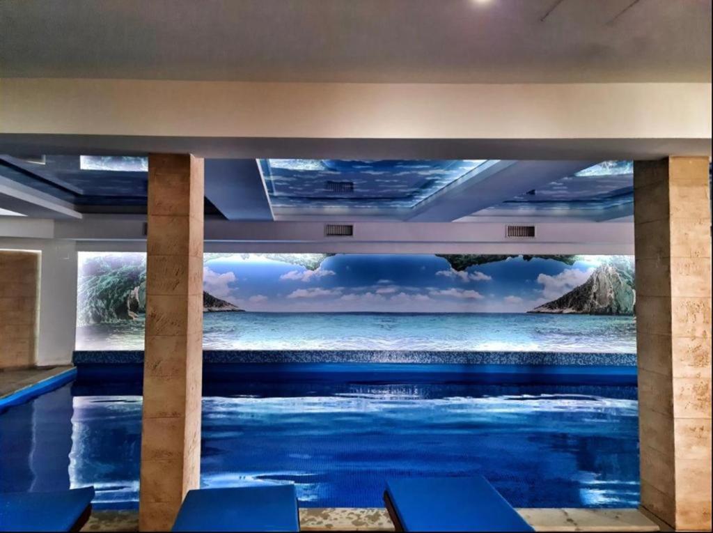a room with a painting of the ocean on the ceiling at Milmari S50 in Kopaonik