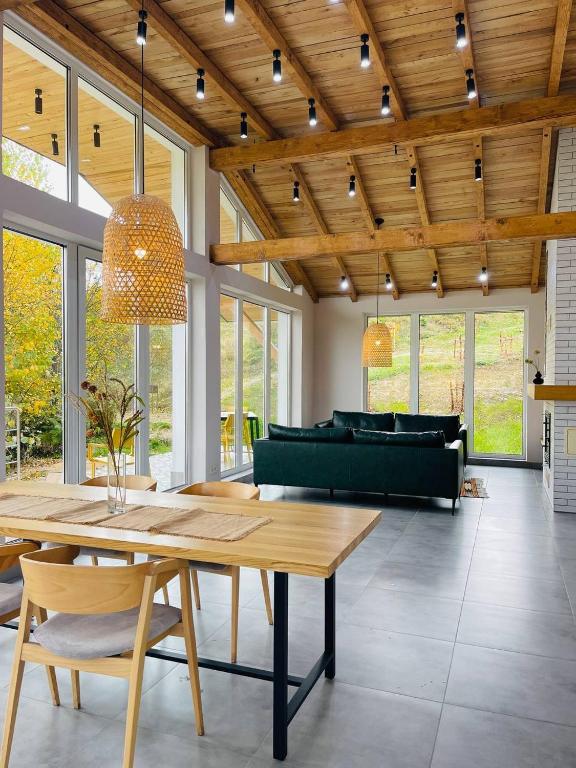 Posezení v ubytování IZKI Eco Resort